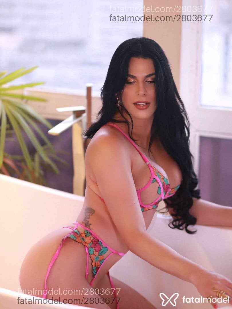 Acompanhante mulher trans morena (o) de olhos castanhos - Rafaella Ferraz