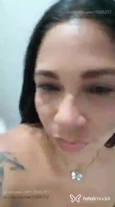 Acompanhante mulher com cabelo colorido de olhos castanhos em Pindamonhangaba - Larissa Gomes