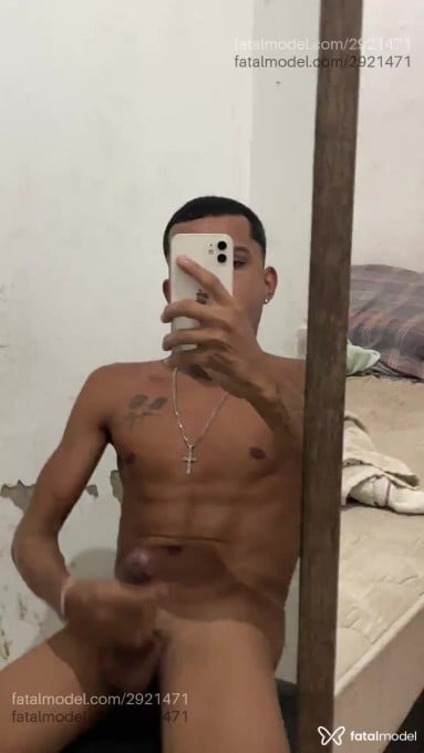 Acompanhante homem com cabelo castanho de olhos castanhos em Fortaleza - Preto Afim