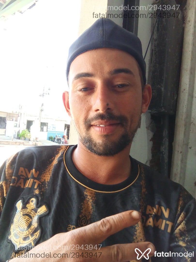 Acompanhante homem com cabelo castanho de olhos castanhos em Sorriso - Bruno