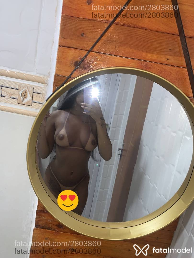 Acompanhante mulher morena (o) de olhos castanhos - Tainá