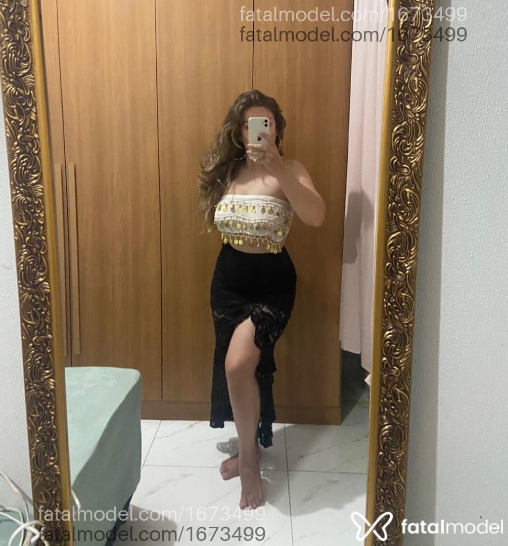 Acompanhante mulher com cabelo castanho de olhos verdes em Pinhão - Bella