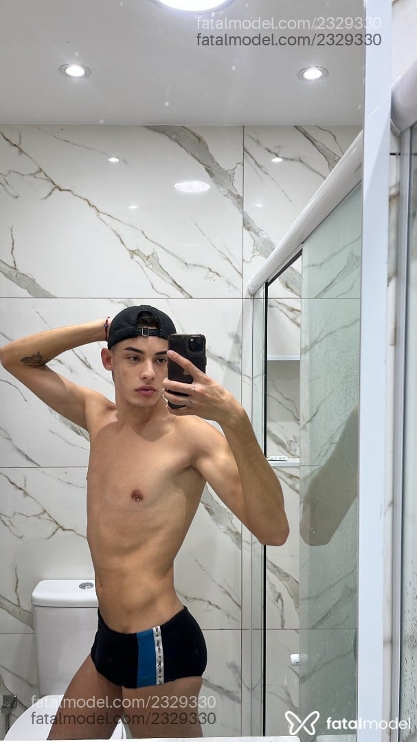 Acompanhante homem com cabelo castanho de olhos castanhos em São Paulo - Gabriel Torres