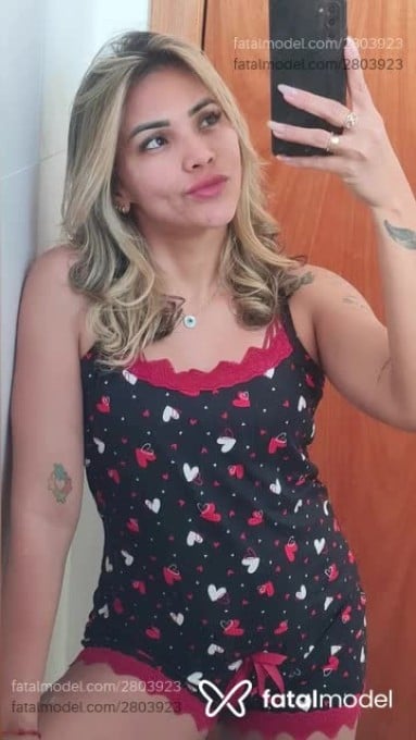 Acompanhante mulher loira (o) de olhos castanhos - Stella Mello