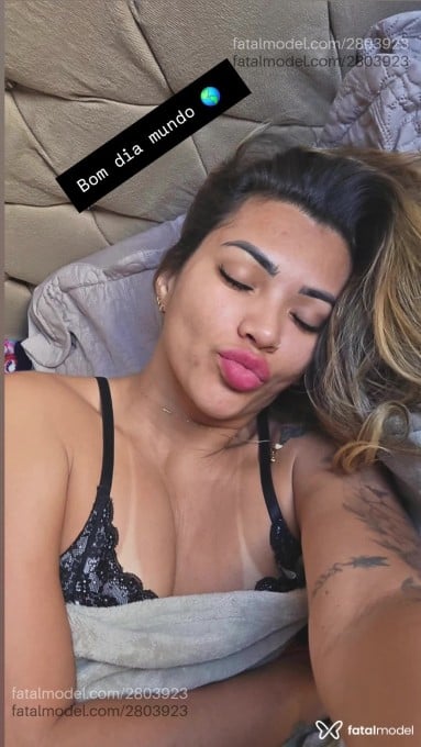 Acompanhante mulher loira (o) de olhos castanhos - Stella Mello