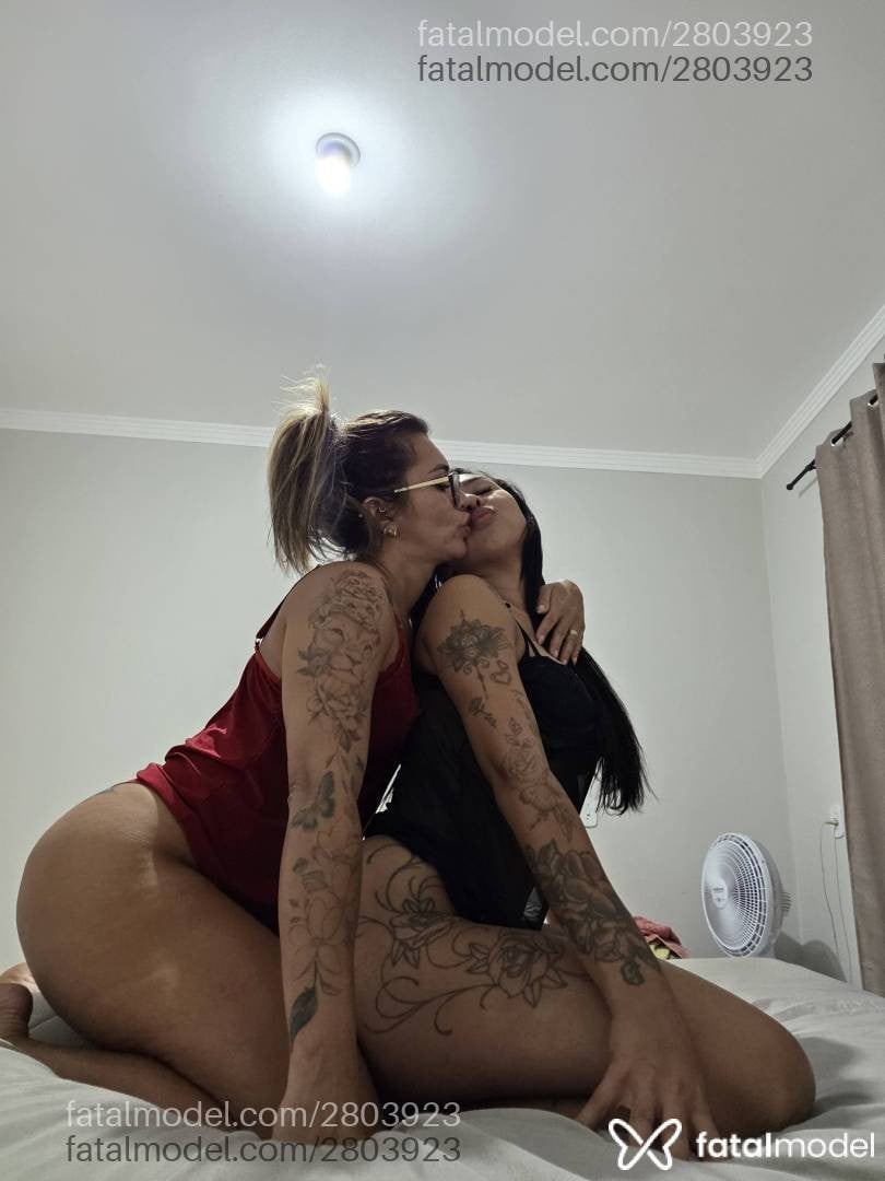 Acompanhante mulher loira (o) de olhos castanhos - Stella Mello