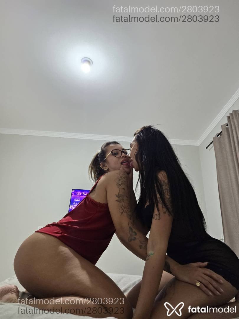 Acompanhante mulher loira (o) de olhos castanhos - Stella Mello