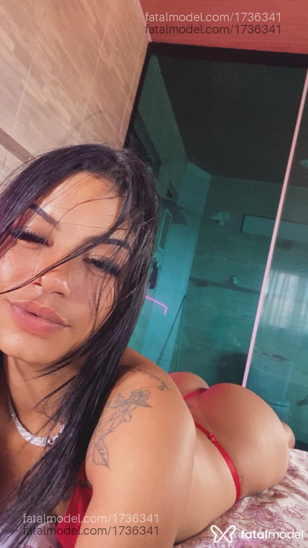 Acompanhante mulher morena (o) de olhos pretos - Caroline Andrade