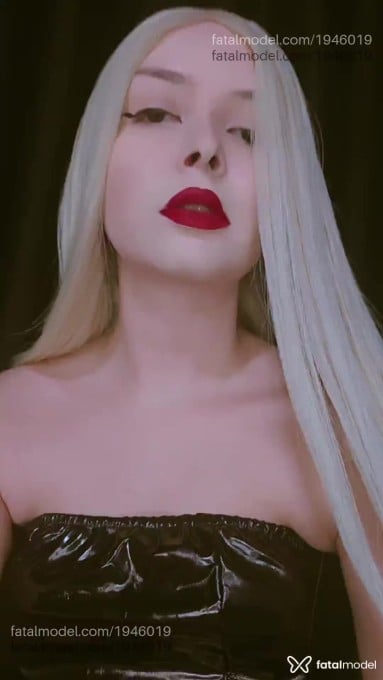 Acompanhante mulher loira (o) de olhos castanhos em Virtual - Dommetherapy