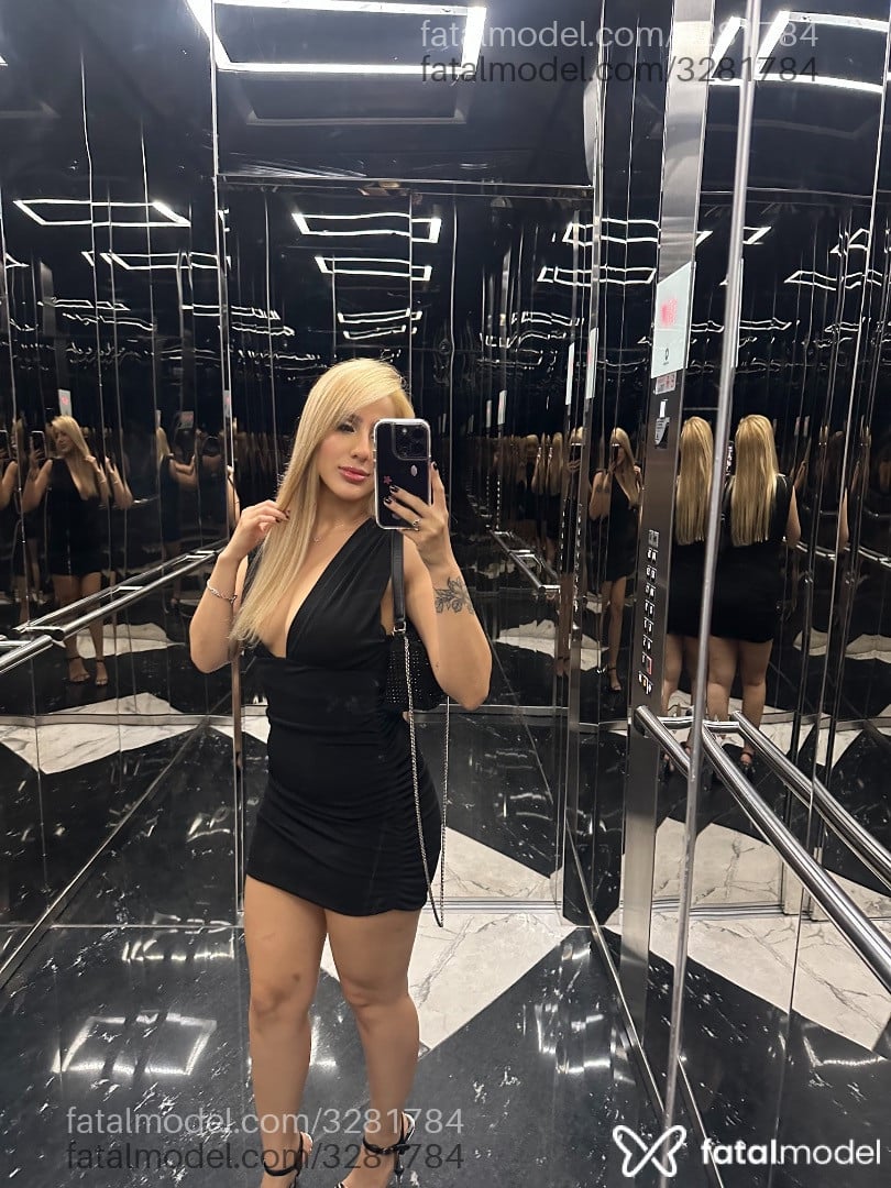 Acompanhante mulher loira (o) de olhos castanhos - Clara