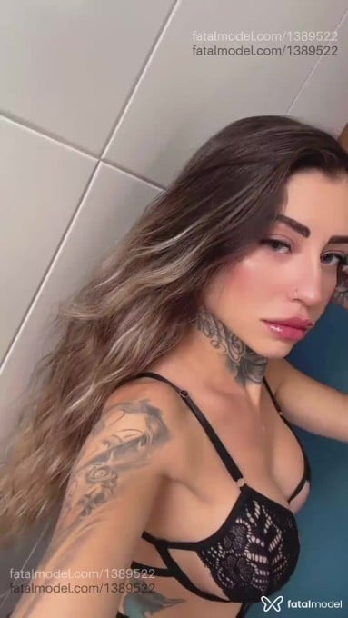 Acompanhante mulher loira (o) de olhos castanhos em Divinópolis - Tiffany Santos