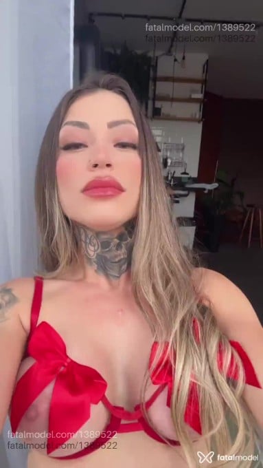 Acompanhante mulher loira (o) de olhos castanhos em Divinópolis - Tiffany Santos
