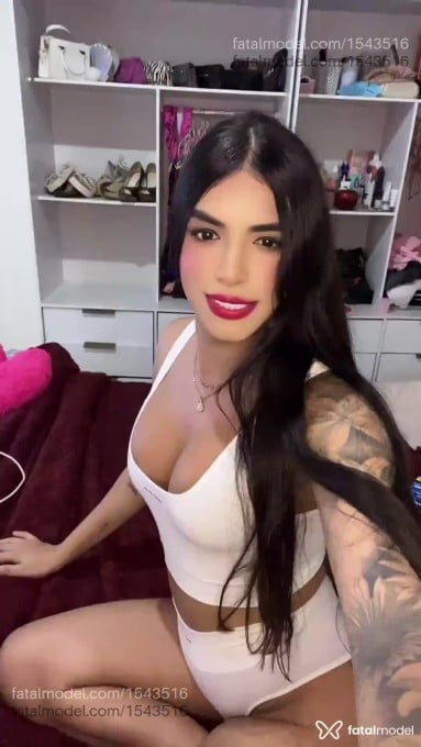 Acompanhante mulher trans com cabelo castanho de olhos castanhos em Belo Horizonte - Rapunzell