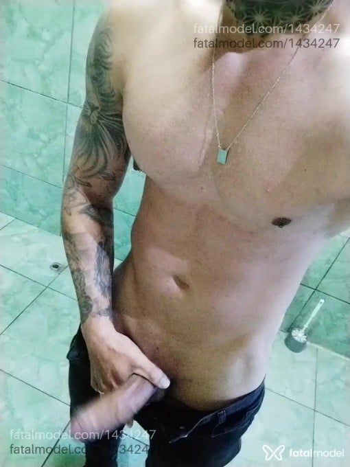 Acompanhante homem com cabelo castanho de olhos castanhos em Petrópolis Acompanhante homem com cabelo castanho de olhos castanhos em Petrópolis - Zeus