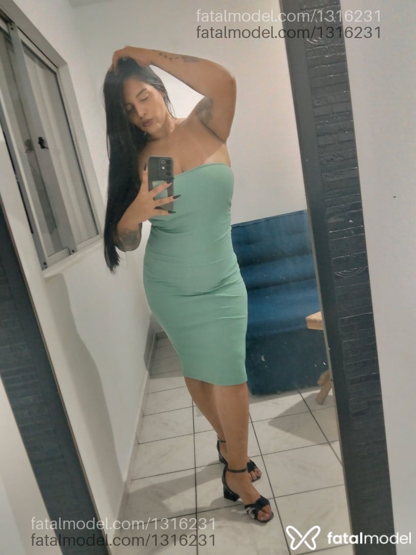 Acompanhante mulher com cabelo castanho de olhos verdes em Tubarão - Morena