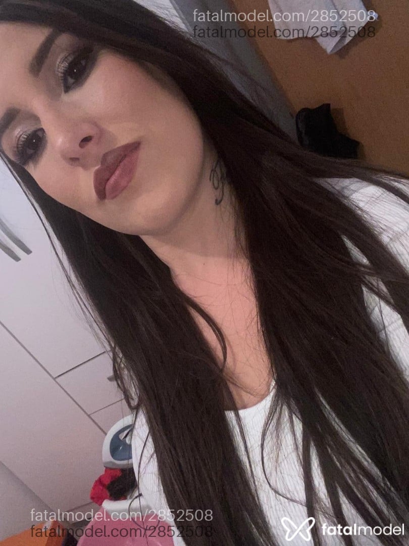 Acompanhante mulher com cabelo castanho de olhos castanhos em Conselheiro Lafaiete - Luiza