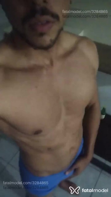 Acompanhante homem morena (o) de olhos pretos em Virtual Acompanhante homem morena (o) de olhos pretos em Virtual - Oliveira