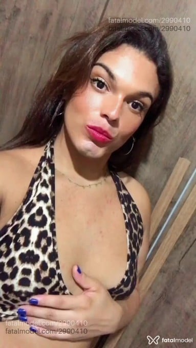 Acompanhante mulher trans com cabelo castanho de olhos castanhos em Itápolis - Talita