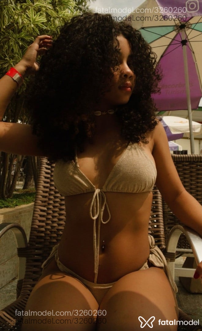 Acompanhante mulher com cabelo grisalho de olhos castanhos em Manaus Acompanhante mulher com cabelo grisalho de olhos castanhos em Manaus - Belly