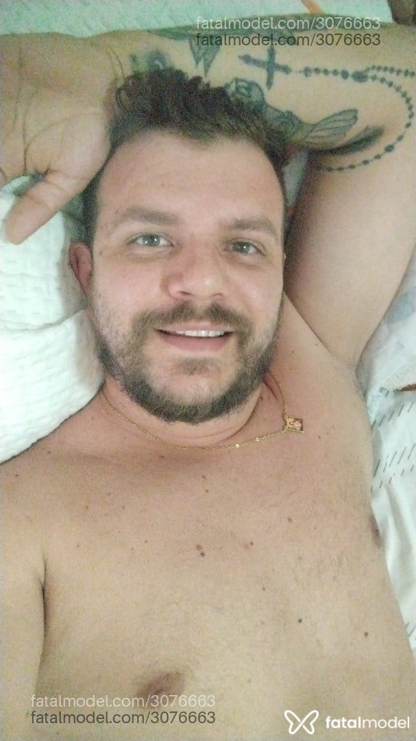 Acompanhante homem com cabelo castanho de olhos verdes em Cascavel - Matheus