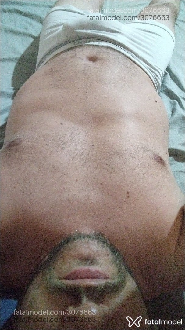 Acompanhante homem com cabelo castanho de olhos verdes em Cascavel - Matheus