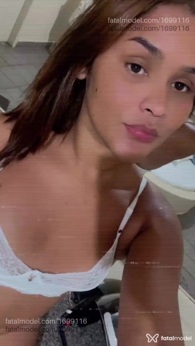 Acompanhante mulher trans com cabelo castanho de olhos castanhos em Irecê Acompanhante mulher trans com cabelo castanho de olhos castanhos em Irecê - Laura