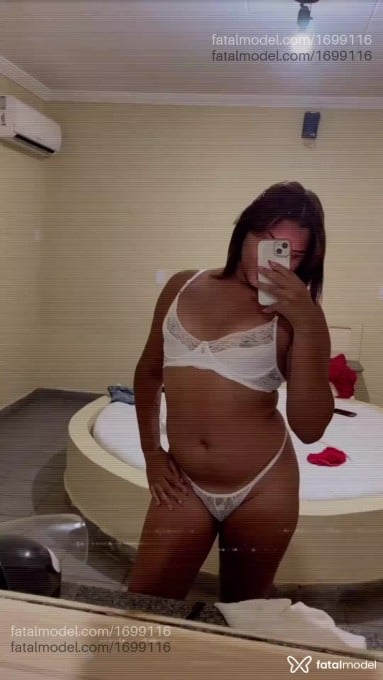Acompanhante mulher trans com cabelo castanho de olhos castanhos em Irecê Acompanhante mulher trans com cabelo castanho de olhos castanhos em Irecê - Laura