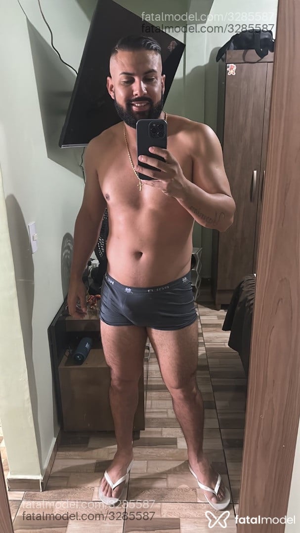 Acompanhante homem com cabelo castanho de olhos castanhos - Willian Acompanhante homem com cabelo castanho de olhos castanhos - Willian