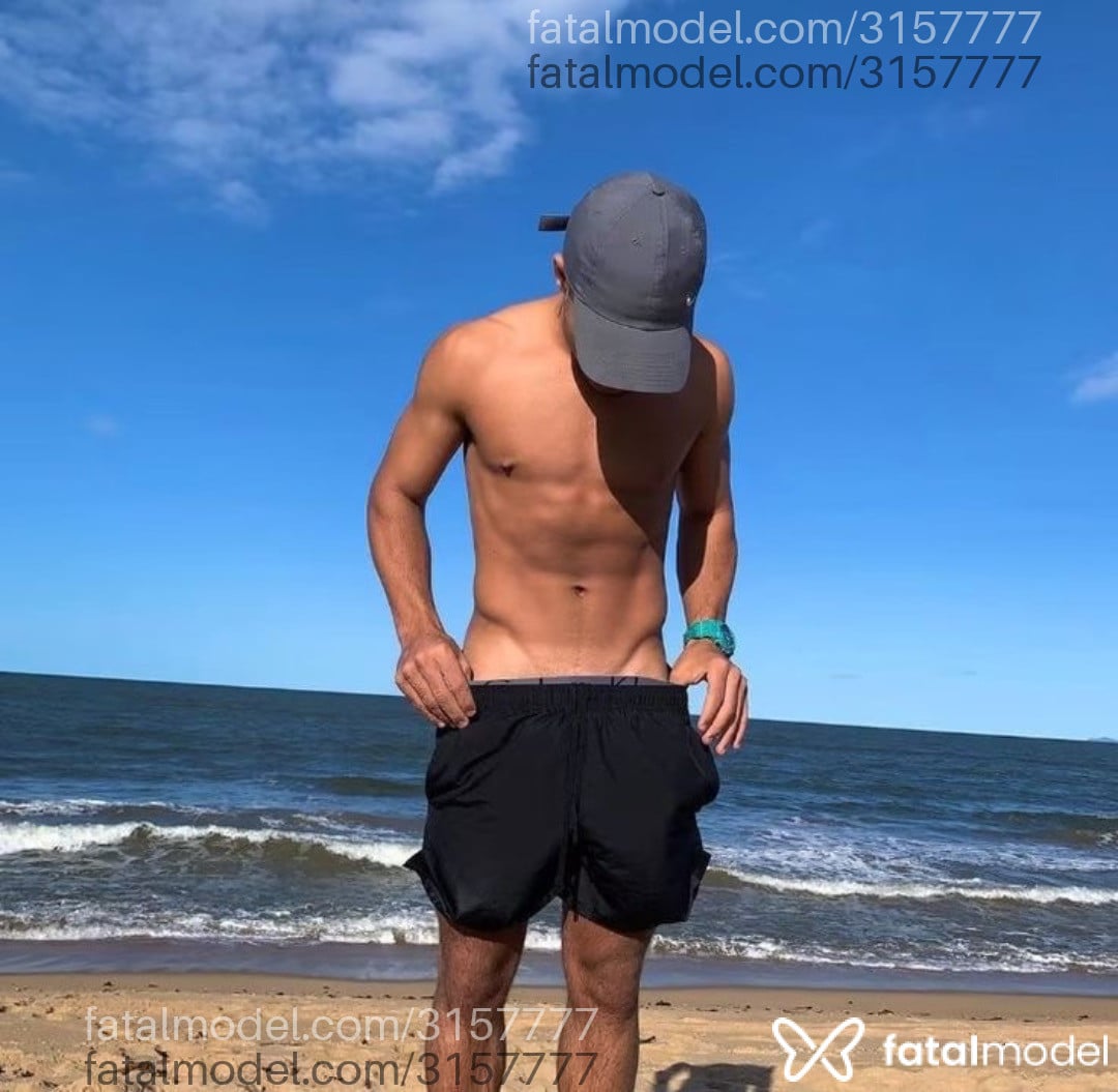 Acompanhante homem com cabelo castanho de olhos castanhos - Gabriel Dlux Acompanhante homem com cabelo castanho de olhos castanhos - Gabriel Dlux