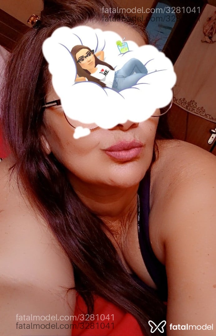 Acompanhante mulher com cabelo castanho de olhos mel em Ipatinga Acompanhante mulher com cabelo castanho de olhos mel em Ipatinga - Aline Montenegro