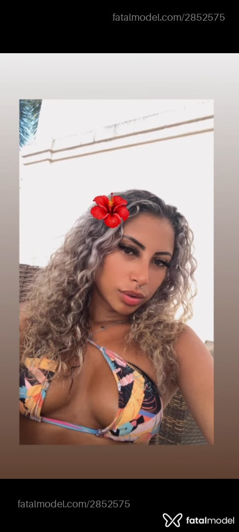 Acompanhante mulher loira (o) de olhos castanhos em Teresópolis Acompanhante mulher loira (o) de olhos castanhos em Teresópolis - Valentina Duarte