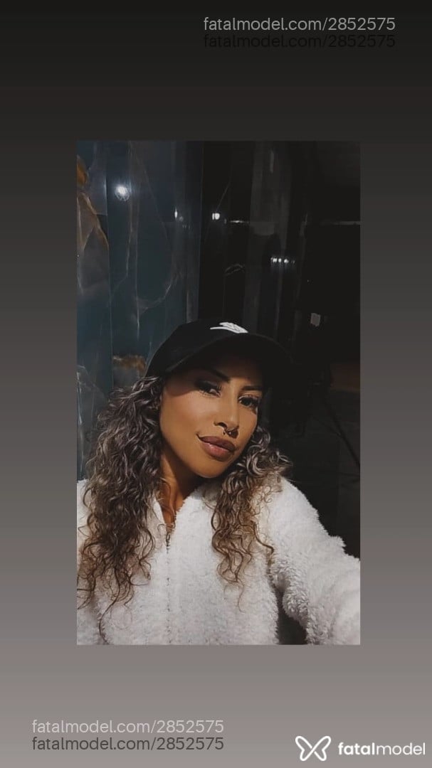 Acompanhante mulher loira (o) de olhos castanhos em Teresópolis Acompanhante mulher loira (o) de olhos castanhos em Teresópolis - Valentina Duarte
