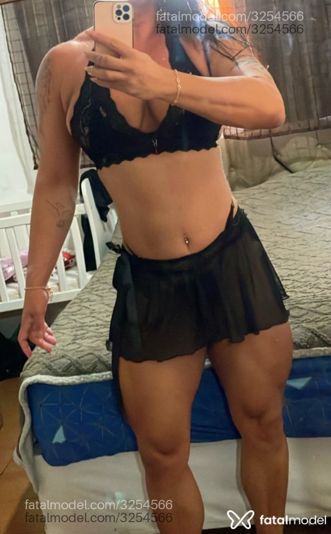 Acompanhante mulher com cabelo castanho de olhos mel em Rio de Janeiro Acompanhante mulher com cabelo castanho de olhos mel em Rio de Janeiro - Gabriela