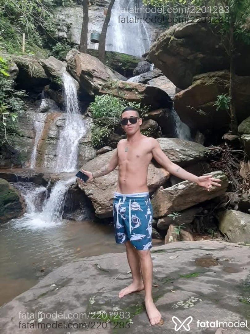 Acompanhante homem com cabelo castanho de olhos castanhos em Brasília - Lucas Montenegro