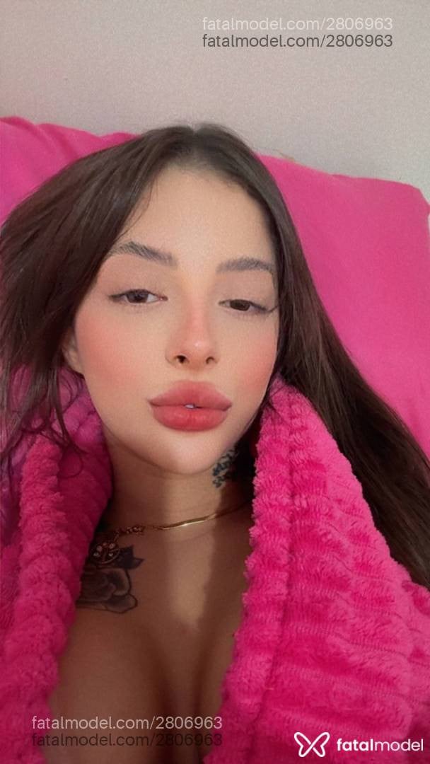 Acompanhante mulher com cabelo castanho de olhos mel - Julia Andrade