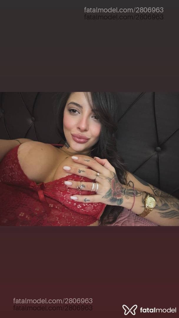 Acompanhante mulher com cabelo castanho de olhos mel - Julia Andrade