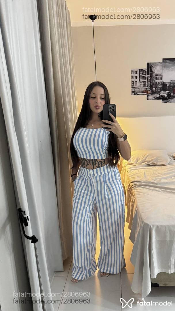 Acompanhante mulher com cabelo castanho de olhos mel - Liz Vitória