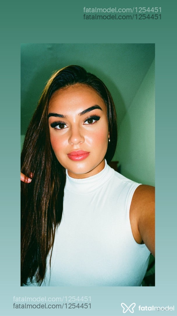 Acompanhante mulher com cabelo castanho de olhos castanhos - Isabel
