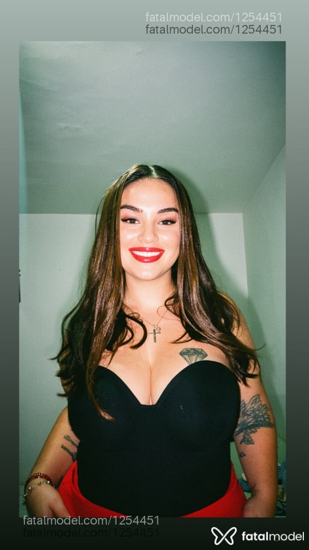 Acompanhante mulher com cabelo castanho de olhos castanhos - Isabel