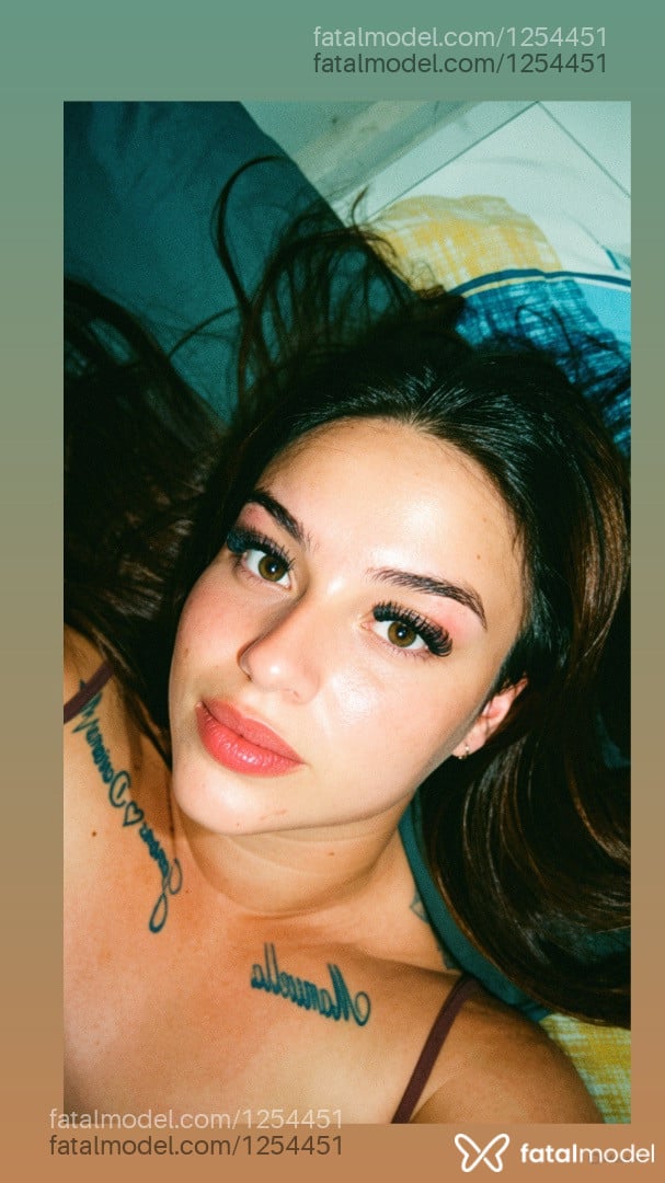 Acompanhante mulher com cabelo castanho de olhos castanhos - Isabel