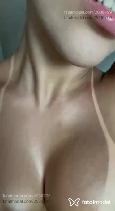 Acompanhante mulher com cabelo castanho de olhos mel em Virtual - Isiss