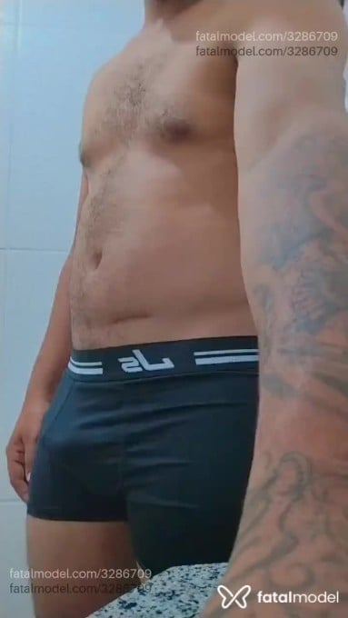 Acompanhante homem com cabelo castanho de olhos castanhos - Milano