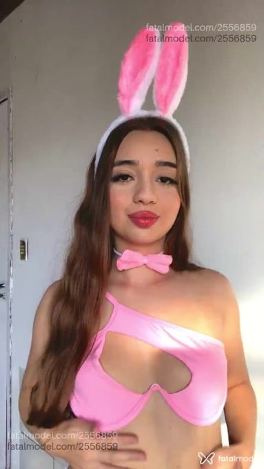 Acompanhante mulher com cabelo castanho de olhos castanhos em Juiz de Fora Acompanhante mulher com cabelo castanho de olhos castanhos em Juiz de Fora - Sophie Albuquerque