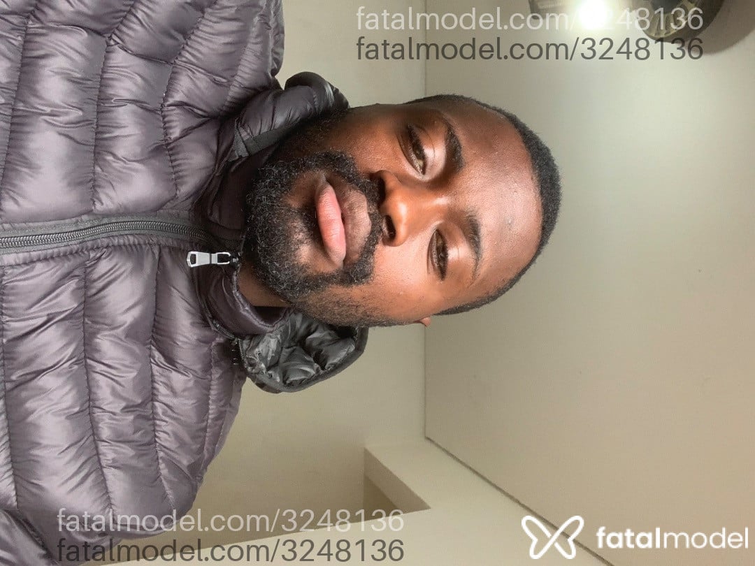 Acompanhante homem com cabelo castanho de olhos pretos em São Paulo - Wiz Agara