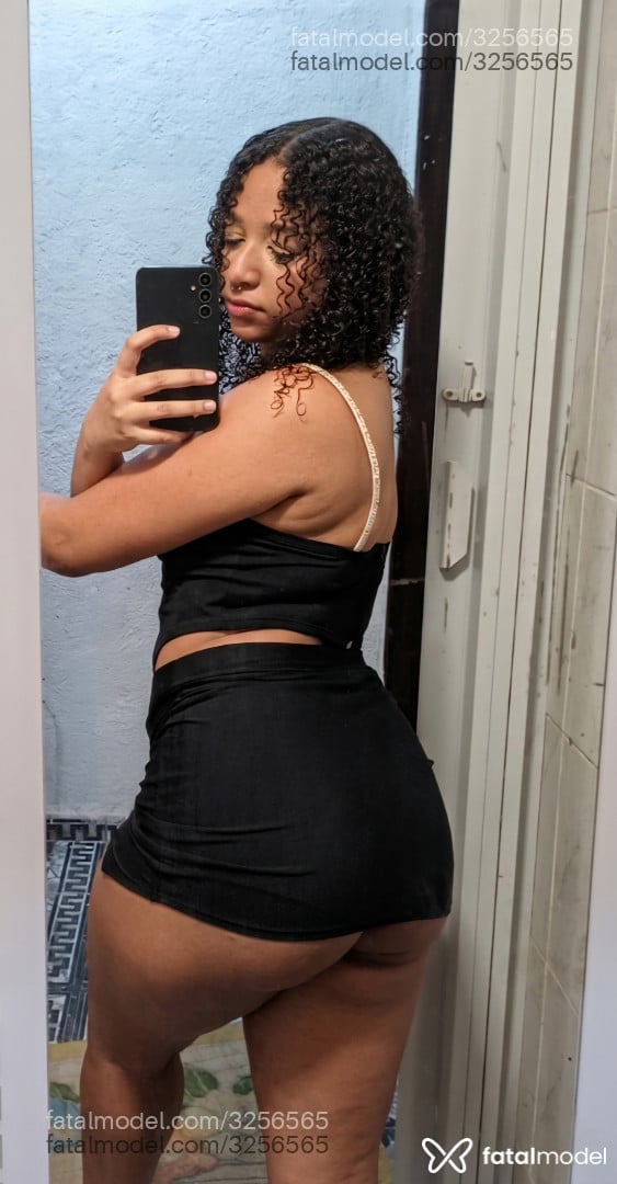 Acompanhante mulher com cabelo castanho de olhos castanhos em Santos - Sara Vitória