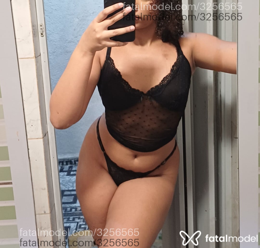 Acompanhante mulher com cabelo castanho de olhos castanhos em Santos - Sara Vitória