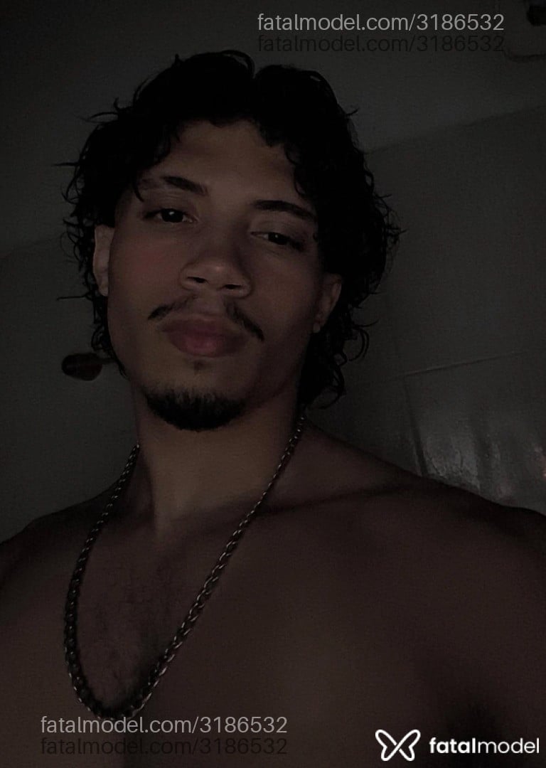 Acompanhante homem com cabelo castanho de olhos castanhos em Aparecida de Goiânia - Kkkkk