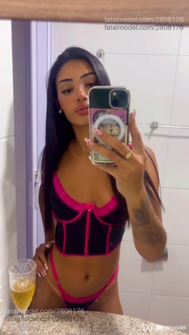 Acompanhante mulher morena (o) de olhos pretos em Guarulhos Acompanhante mulher morena (o) de olhos pretos em Guarulhos - Maitê