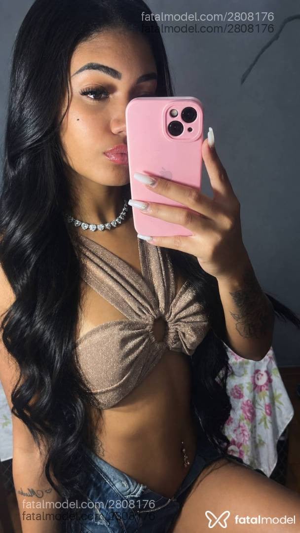 Acompanhante mulher morena (o) de olhos pretos - Maitê