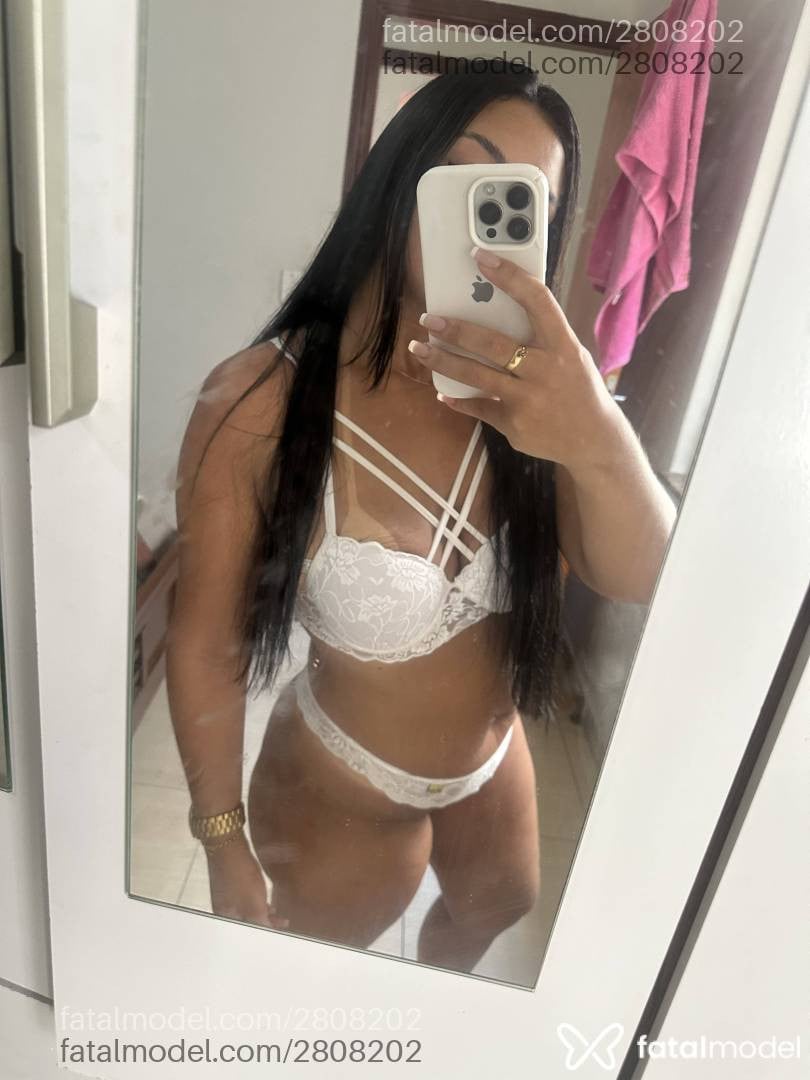 Acompanhante mulher morena (o) de olhos pretos - Maia